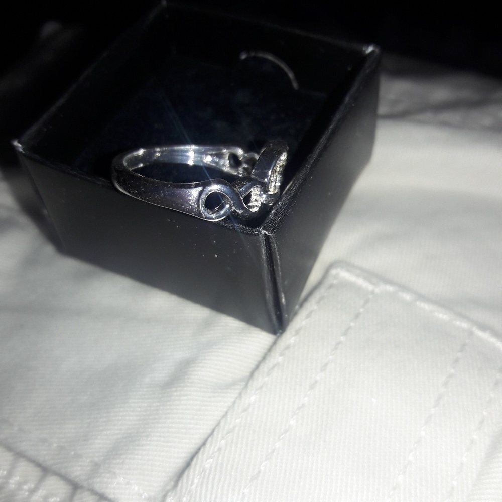 Embellished Heart Band Ring SZ8 - Picture 4 of 8